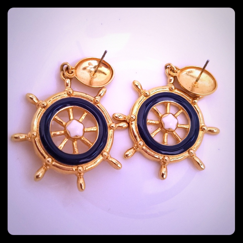 Nautical pierced earrings😎😎😎